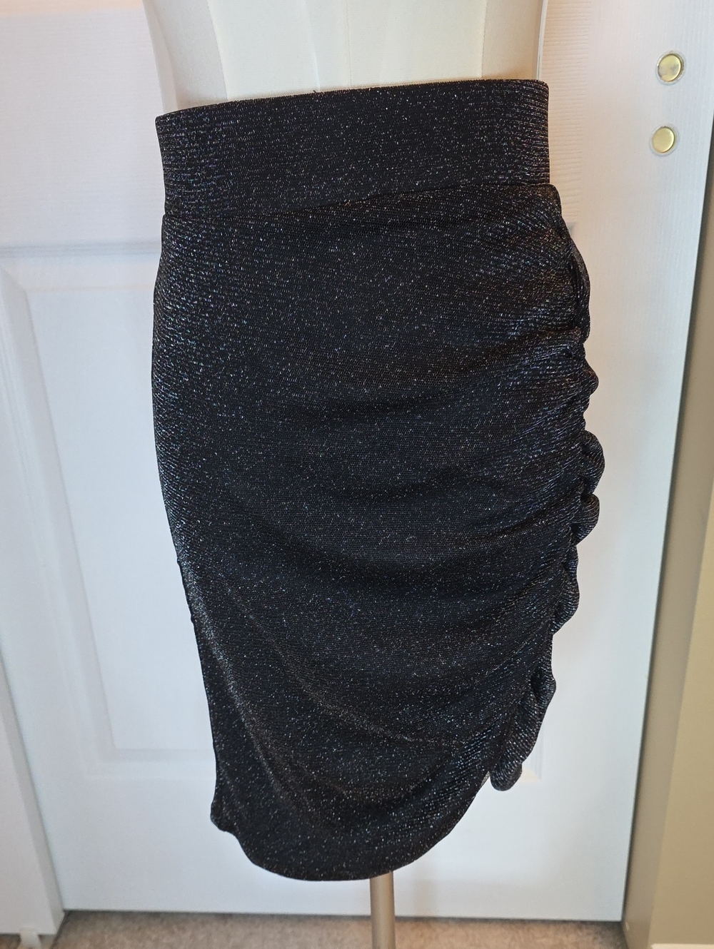 NWT torrid Black Sparkle Ruched Pencil Skirt SIZE 00 M/L